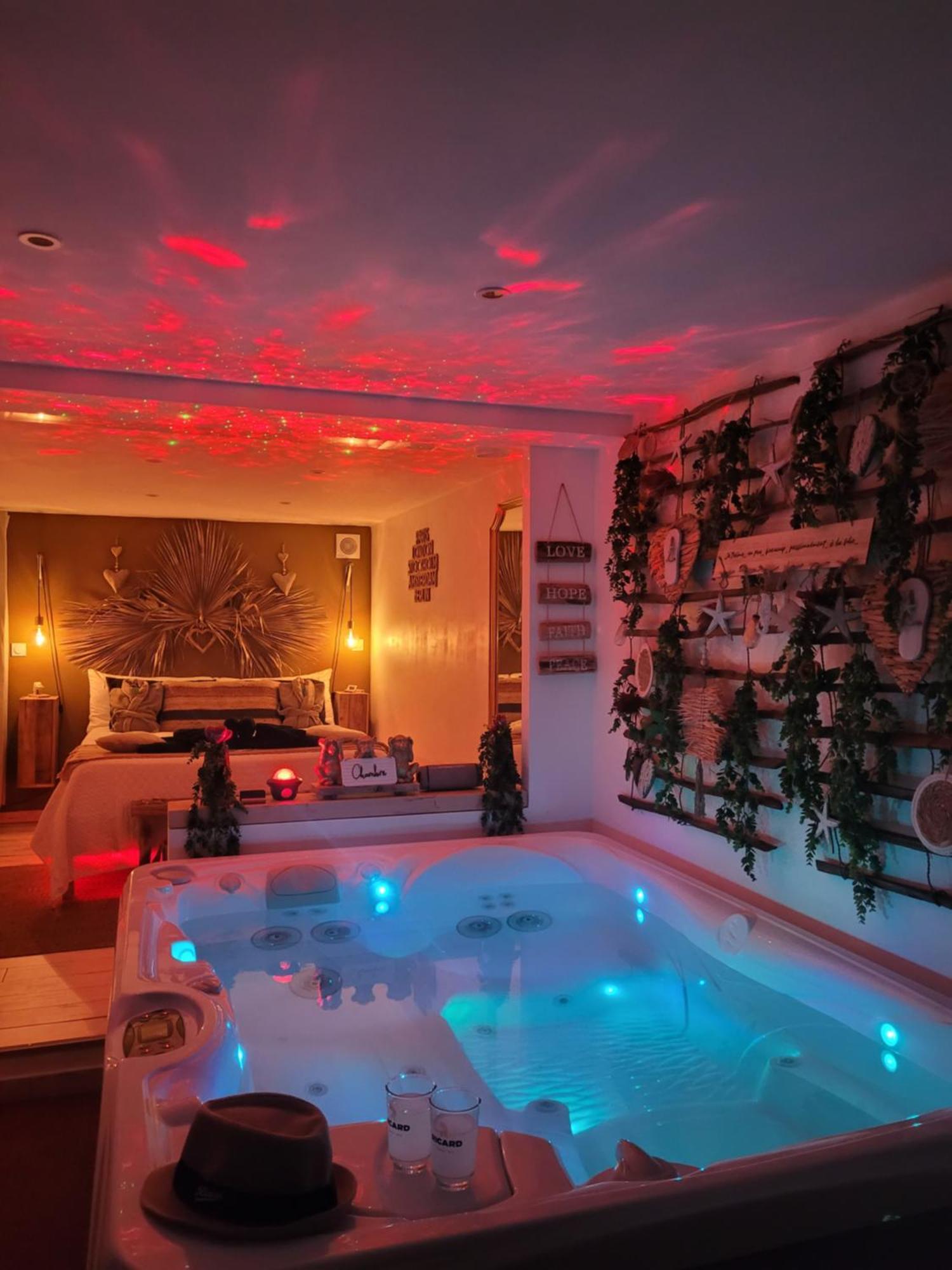 Suite & Spa Just Dream 28 Сикс-Фор-ле-Плаж Екстериор снимка